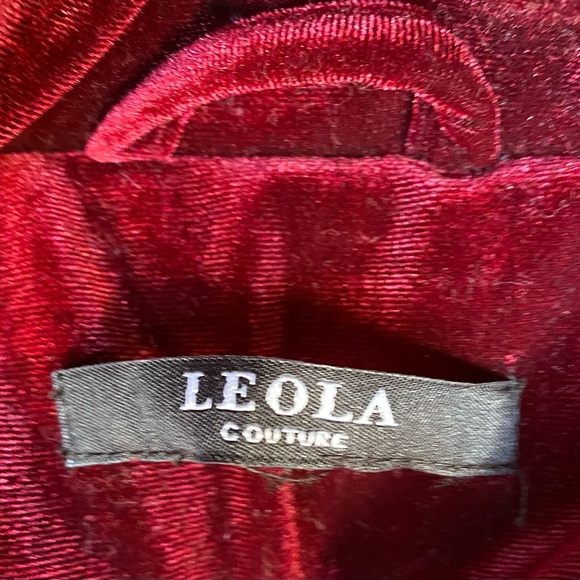 LEOLA COUTURE velvet puffer burgundy full zip fully lined cropped coat size M - Picture 8 of 14